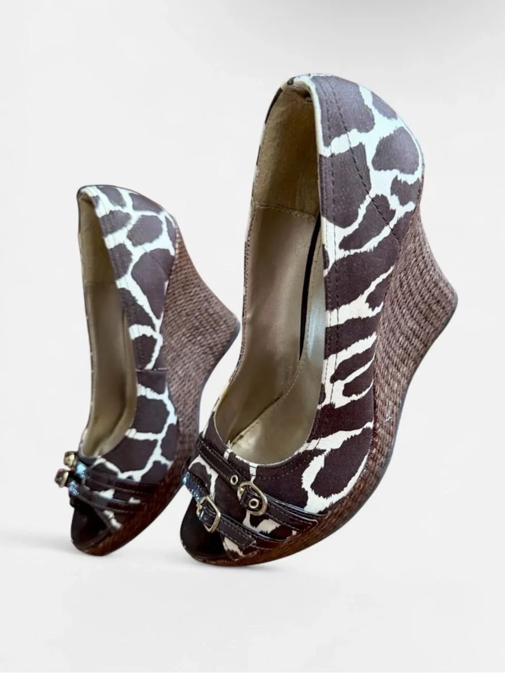 Qupid Peep-Toe Wedge Heels in Brown Giraffe Print - Y2K Women’s 8